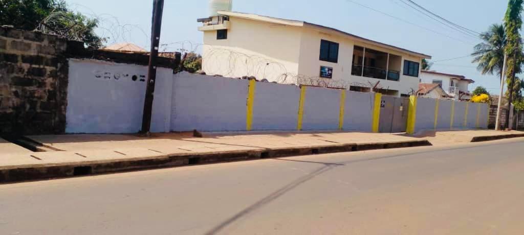 Zunox Guest House Freetown Extérieur photo