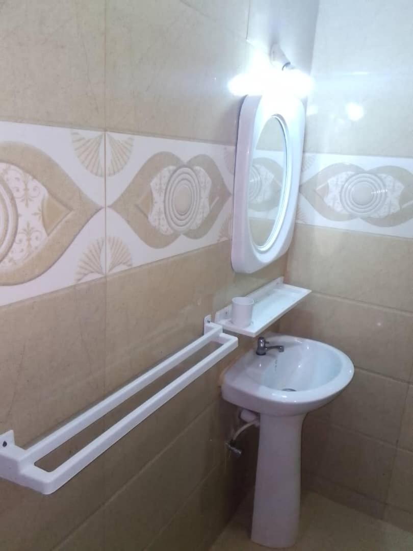 Zunox Guest House Freetown Extérieur photo