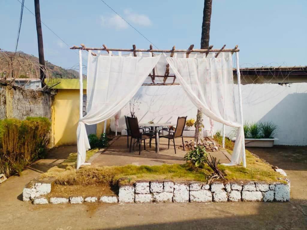 Zunox Guest House Freetown Extérieur photo