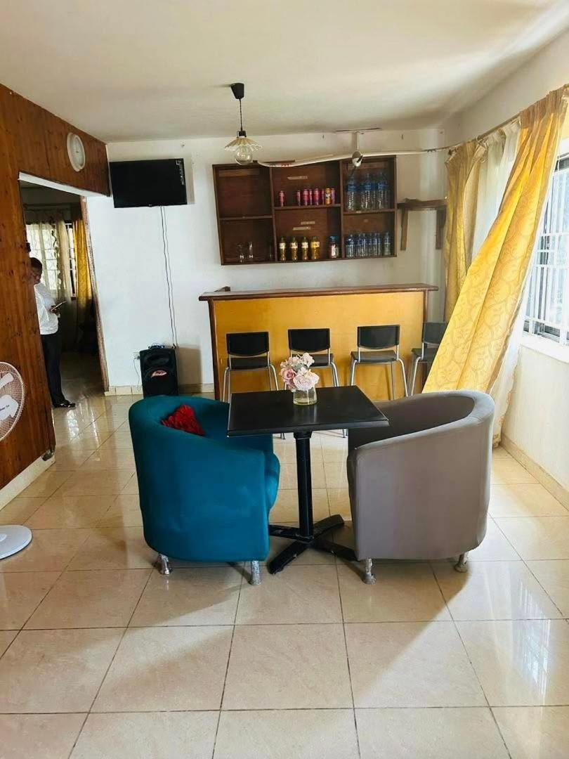 Zunox Guest House Freetown Extérieur photo