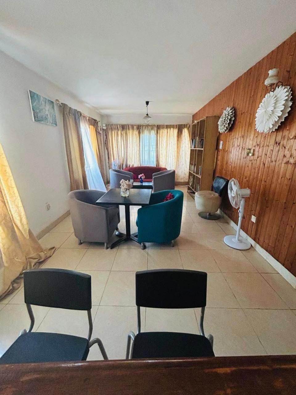 Zunox Guest House Freetown Extérieur photo