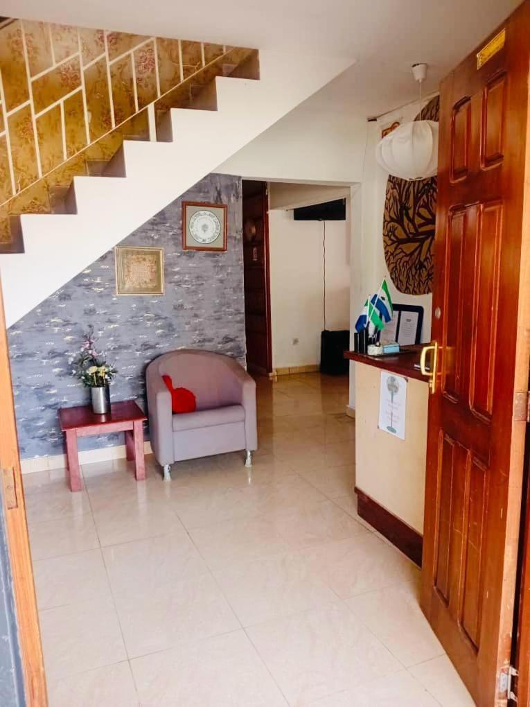 Zunox Guest House Freetown Extérieur photo