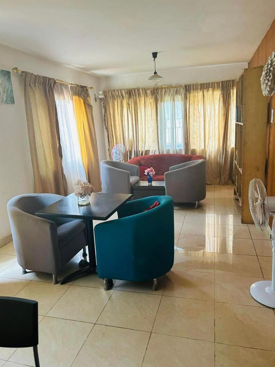 Zunox Guest House Freetown Extérieur photo