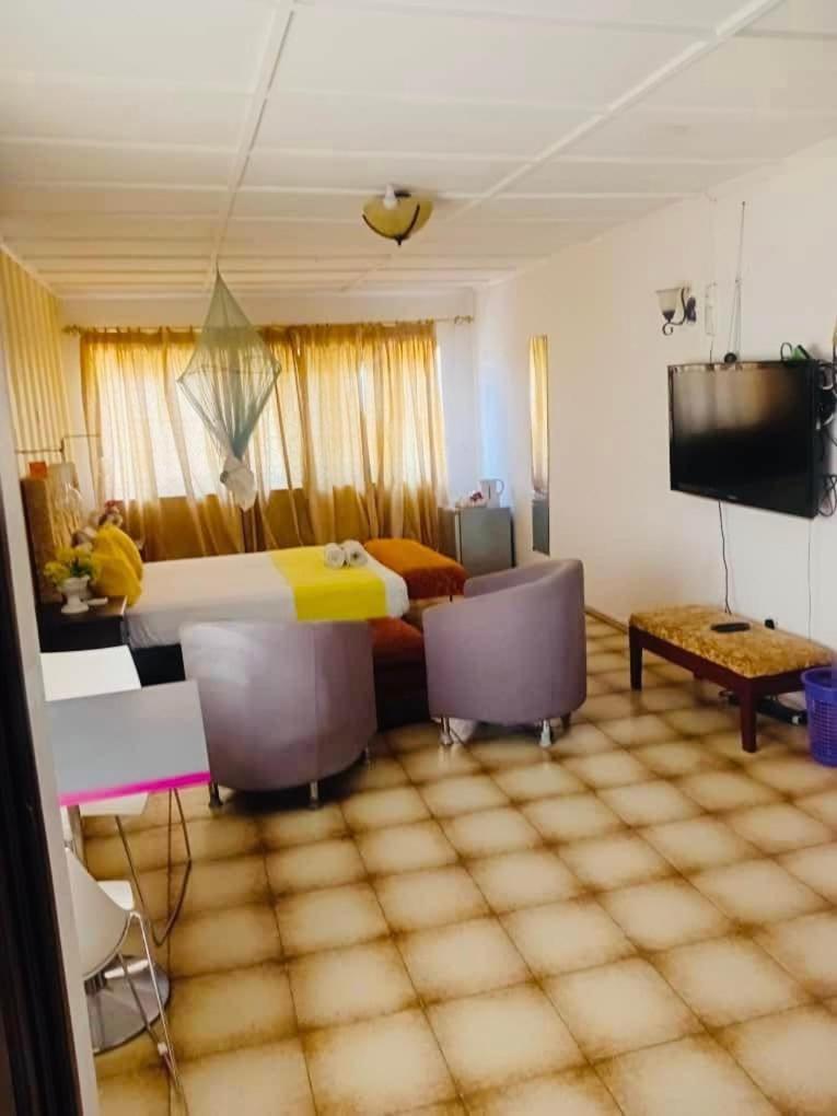 Zunox Guest House Freetown Extérieur photo