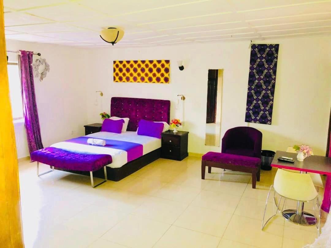 Zunox Guest House Freetown Extérieur photo